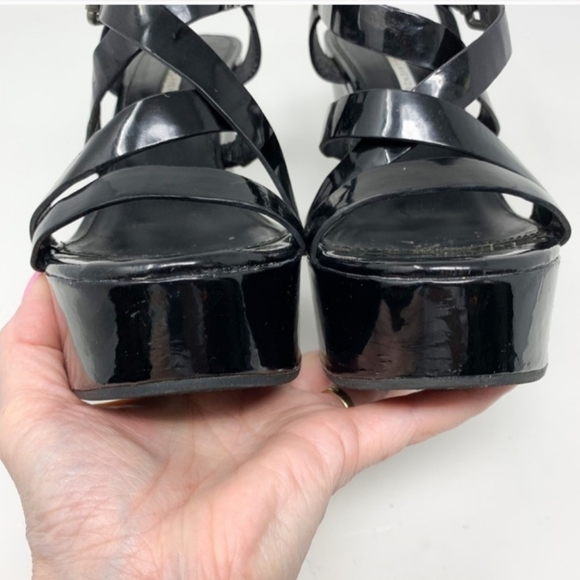 Vera Wang black wedges - Picture 4 of 7